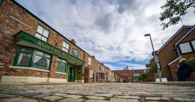 Coronation Street fans say it 'feels weird' while others make prediction as character returns - www.manchestereveningnews.co.uk - Manchester - county Weatherfield
