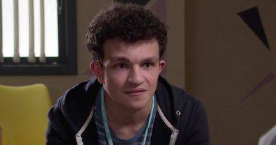 Truth behind Alex Bain's exit from Coronation Street after 15 years as Simon Barlow - www.dailyrecord.co.uk
