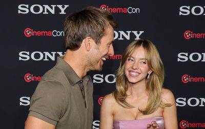Glen Powell Credits Sydney Sweeney for Fueling Those Dating Rumors Amid 'Anyone But You' Press Tour - www.justjared.com - Las Vegas