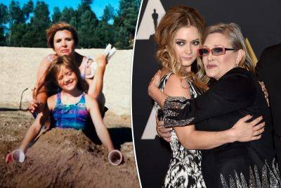 Billie Lourd says she feels mom Carrie Fisher’s ‘presence’ 7 years after her death: ‘Eyes welled up with tears’ - nypost.com - USA - city Kingston - county Story