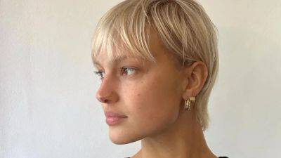 The ‘Soft Crop’ Is the Most In-Demand Haircut For It-Girls Right Now - www.glamour.com - London