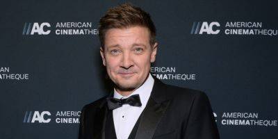 Jeremy Renner Signals Return to Filming Nearly 1 Year After Horrible Snow Plow Accident - www.justjared.com - city Kingstown