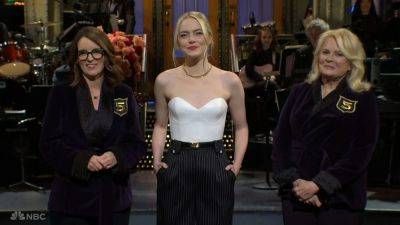 ‘SNL’ Monologue: Emma Stone Gets Welcomed To Five-Timers Club By Tina Fey & Candice Bergen - deadline.com