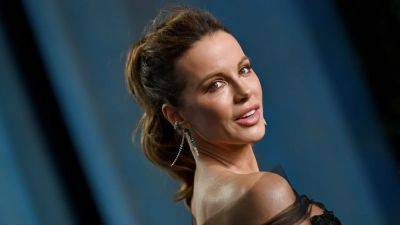 Kate Beckinsale Looks Completely Unrecognizable With a Blonde Bob - www.glamour.com