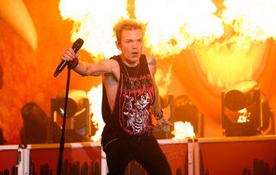 Sum 41’s Deryck Whibley opens up about “scary” hospitalisation following pneumonia - www.nme.com - Chicago