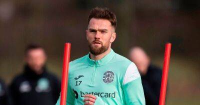 Mikey Devlin set to land Hibs contract as former Aberdeen defender lined up as Ryan Porteous replacement - www.dailyrecord.co.uk - Scotland
