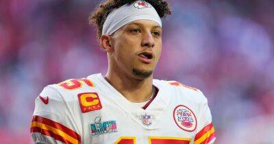 Patrick Mahomes Helps the Kansas City Chiefs Win the Super Bowl After Limping Off the Field With an Injury During the 1st Half: Details - www.usmagazine.com - Texas - Philadelphia, county Eagle - county Eagle - Kansas City - city Jacksonville