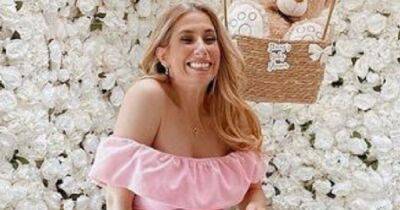 Stacey Solomon shares heartwarming photo of newborn Belle with big sister Rose in matching outfits to mark Valentine's Day - www.manchestereveningnews.co.uk