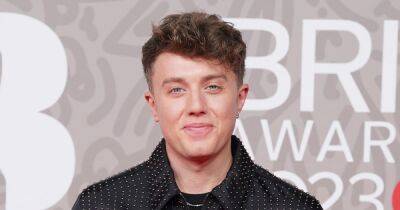 Roman Kemp sparks debate with 'genuine adult question' over use of towels - www.manchestereveningnews.co.uk