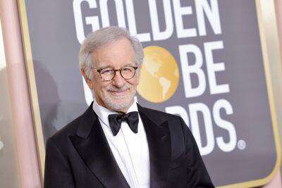 Steven Spielberg reflects on choosing family over directing 'Harry Potter': A 'ripping' experience - www.foxnews.com - Los Angeles - county Stone - city Columbus
