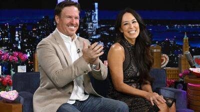 Joanna Gaines Shares How She Almost Ended Up With Chip Gaines' Roommate 'Hot John' - www.etonline.com