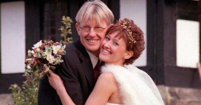 Coronation Street legend Angela Lonsdale poses with The 1975 star 19 years after soap exit - www.ok.co.uk