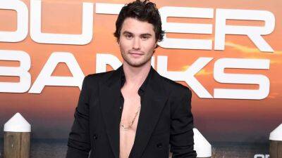 'Outer Banks' Star Chase Stokes Is 'So Excited' for Kelsea Ballerini's 'SNL' Performance (Exclusive) - www.etonline.com - Los Angeles