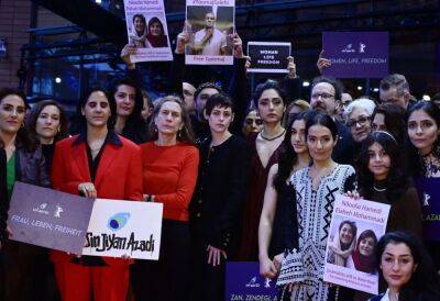 Kristen Stewart Joins Iran ‘Women Life Freedom’ Solidarity Demo On Berlin Film Festival Red Carpet - deadline.com - Iran - Berlin - city Tehran - county Stewart
