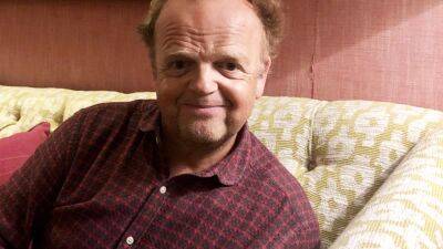 Toby Jones: The “Spirit Of The Cinema” On The New ‘Indiana Jones’, Dancing With Sam Mendes & How He Packs A Punch In Apple And Marv Films’ ‘Tetris’ - deadline.com - Britain - Ireland - county Jones - Indiana - county Major