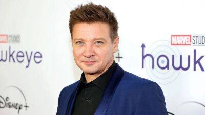 Jeremy Renner Gets Electric Stimulation on His Leg as He Continues Recovery at Home - www.etonline.com
