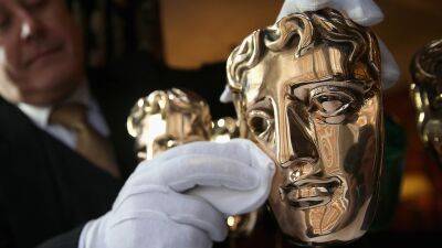 How to Watch the BAFTA Awards In the US Before This Year’s Movies Battle It Out at the Oscars - stylecaster.com - Britain - USA - county Hall