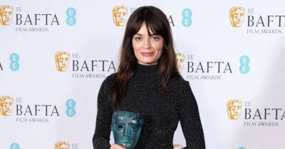'Sex Education' Star Emma Mackey Wins Rising Star Award at BAFTAs 2023 - www.justjared.com - London