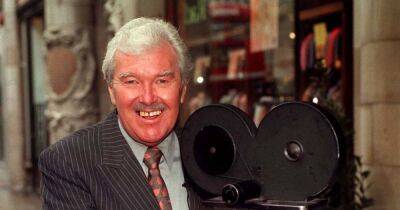 Dickie Davies dies aged 94 as tributes paid to legendary former World of Sport presenter - www.manchestereveningnews.co.uk - Manchester - county Davie