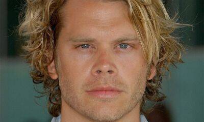 Eric Christian Olsen poses on the beach with family and famous friends for poignant reason - hellomagazine.com