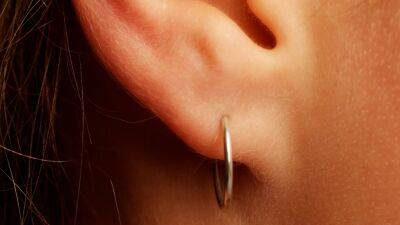 Infected Ear Piercing: Symptoms and How to Treat It - www.glamour.com - Texas - county Dallas