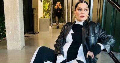 Jessie J ‘loudly sobs’ while putting pram together as she prepares to give birth to son - www.ok.co.uk