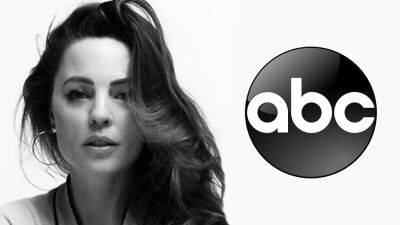 Melissa George To Star In ‘The Hurt Unit’ ABC Pilot - deadline.com - Nashville - county Mckenzie