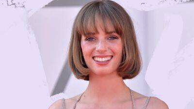 Stranger Things’ Maya Hawke Stepped Out With the Choppiest Cub Cut - www.glamour.com - Poland