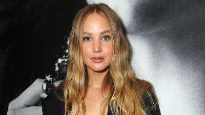 Jennifer Lawrence Just Embraced the Controversial Y2K Drop-Waist Trend - www.glamour.com - Berlin