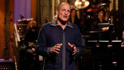 Woody Harrelson Draws Backlash Over COVID-19 Vaccine Conspiracy Theory in 'SNL' Monologue - www.etonline.com - New York - Los Angeles