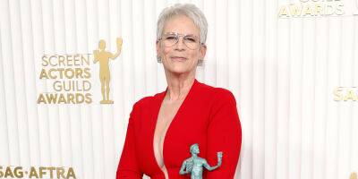 Jamie Lee Curtis Wins Best Supporting Actress at SAG Awards 2023, Tributes Parents & Leads Cheer for Michelle Yeoh During Emotional Speech - www.justjared.com - Los Angeles