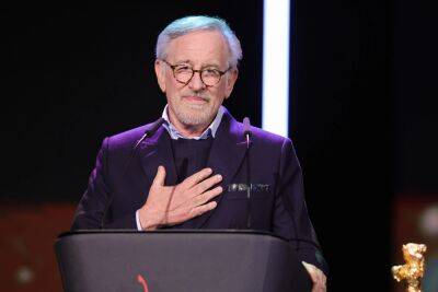 Steven Spielberg Talks ‘Reliving Trauma’ While Directing ‘The Fabelmans’: ‘Often It’d Take Me 5 Min To Collect Myself’ - etcanada.com