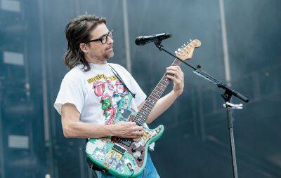 Rivers Cuomo invites TikToker who played ‘Buddy Holly’ riff everyday for three years to Weezer concert - www.nme.com