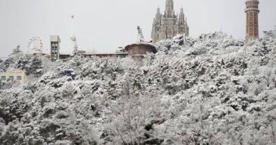 Holiday hotspot Spain sees 2ft of snow as temperatures plummet to -16C - www.manchestereveningnews.co.uk - Spain