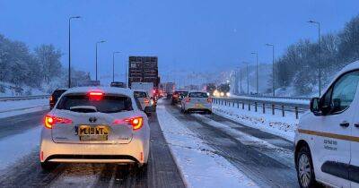 'Scary' scenes on M62 as drivers freed by mountain rescue and cars left 'completely stuck' in heavy snow - www.manchestereveningnews.co.uk - county Halifax