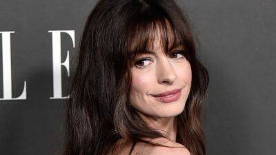 Anne Hathaway Continues Her Bombshell Streak at Versace’s L.A. Show - www.glamour.com - Berlin