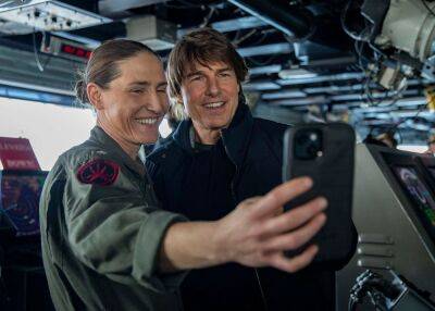 Tom Cruise Beams As He Poses For Selfies With Crew During Special ‘Top Gun: Maverick’ Screening On Board U.S. Navy Aircraft Carrier - etcanada.com - USA