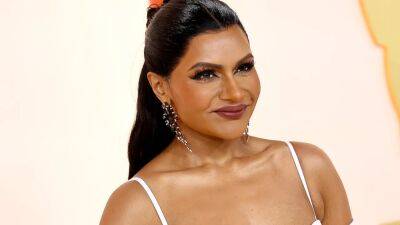 Mindy Kaling Paired a Peplum With a Sheer Corset at the Oscars - www.glamour.com - New York