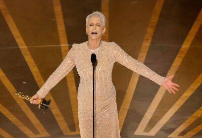 Jamie Lee Curtis Wins First Oscar, Dedicates Award To “Hundreds Of People” Including Co-Stars & Fans In Acceptance Speech - deadline.com
