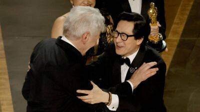 Ke Huy Quan embraced onstage by presenter Harrison Ford as 'Everything Everywhere All At Once' wins Oscar - www.foxnews.com - Tokyo - Indiana - county Harrison - county Ford