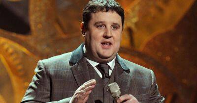 Peter Kay fans rushed to hospital in worrying moment as comedian is taken off stage - www.ok.co.uk