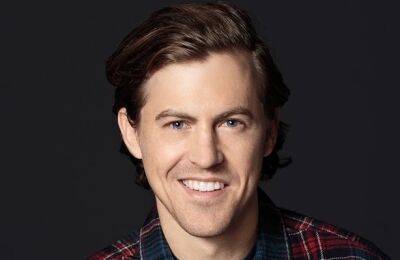 Ex-‘SNL’ Cast Member Alex Moffat To Make Broadway Debut In ‘The Cottage’ - deadline.com - city Sandy - county Anderson - county Cooper - county Bee - county Putnam - Beyond