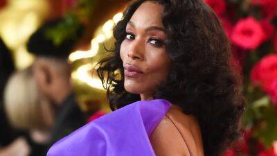 Angela Bassett Looked Disappointed When She Lost the Oscar. We Don't Blame Her. - www.glamour.com