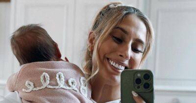 Stacey Solomon showered with support as she tells herself she's 'failing' as mum of five and shares beautiful breastfeeding snap - www.manchestereveningnews.co.uk