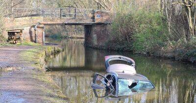 Mystery surrounds car discovered dumped in canal with smashed windscreen - www.manchestereveningnews.co.uk - Britain - Manchester - county Lane - Indiana
