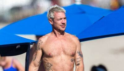 Diplo Goes Shirtless at the Beach in Cabo Amid Sexuality Comments - www.justjared.com - Mexico - county Lucas