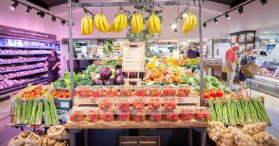 Farm shops report huge sales boost amid supermarket fruit and veg crisis - www.manchestereveningnews.co.uk - Britain