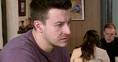 Coronation Street exit for Ryan Connor as he's forced to make heartbreaking decision - www.msn.com