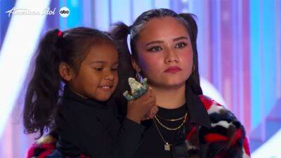 'American Idol': Fire, a Stripper and Single Mom, Cries as Young Daughter Watches Tough Audition - www.etonline.com - USA - Oklahoma - Tennessee