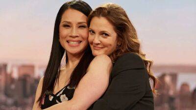 Lucy Liu Took Nude Portraits of Drew Barrymore While Filming 'Charlie's Angels' - www.etonline.com